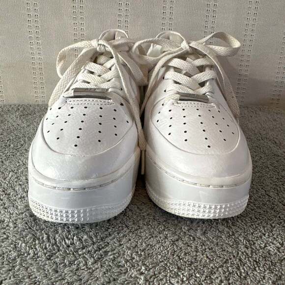 Nike Air Force 1 Sage Low Womens Triple White Platform Shoe Size 11.5 AR5339-100 - Picture 3 of 8